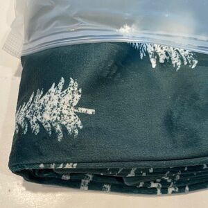 NIP Package of 2, 18” x 18” Dark Green Christmas Tree Pillow Covers